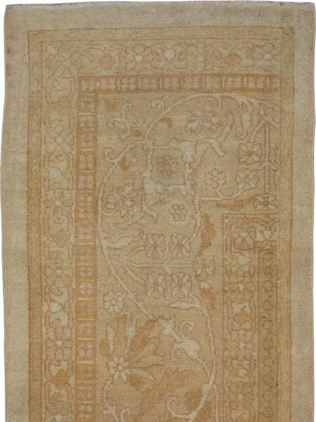 Vintage Indian Agra Runner, No.15725 - Staging