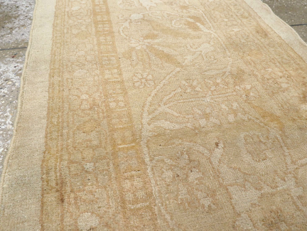 Vintage Indian Agra Runner, No.15725 - Staging