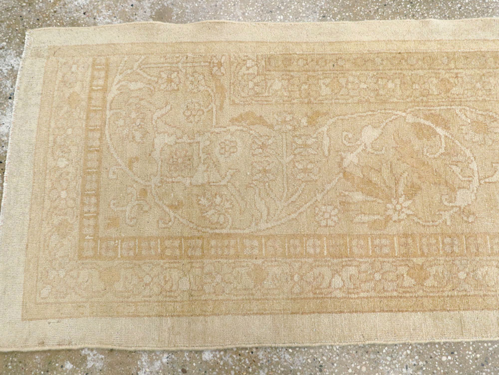 Vintage Indian Agra Runner, No.15725 - Staging