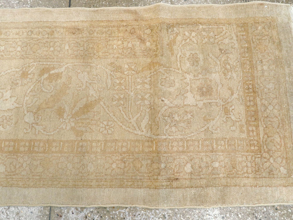 Vintage Indian Agra Runner, No.15725 - Staging