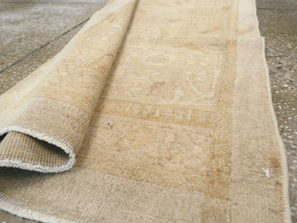 Vintage Indian Agra Runner, No.15725 - Staging