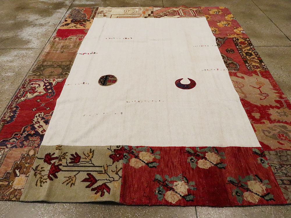 Modern Turkish Anatolian Patchwork Accent Carpet, No.15869 - Staging