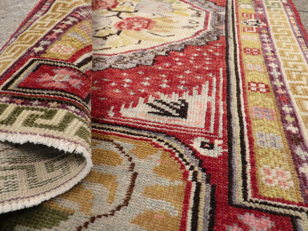 Vintage Turkish Ghiordes Rug, No.15916 - Staging