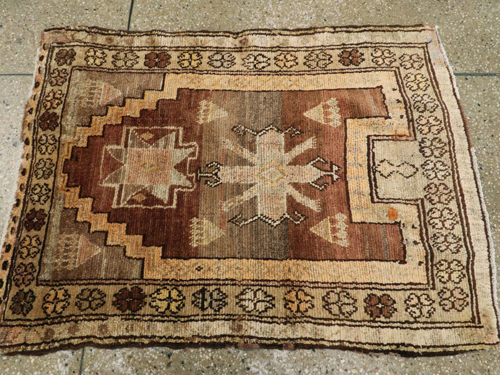 Vintage Turkish Anatolian Rug, No.15997 - Staging