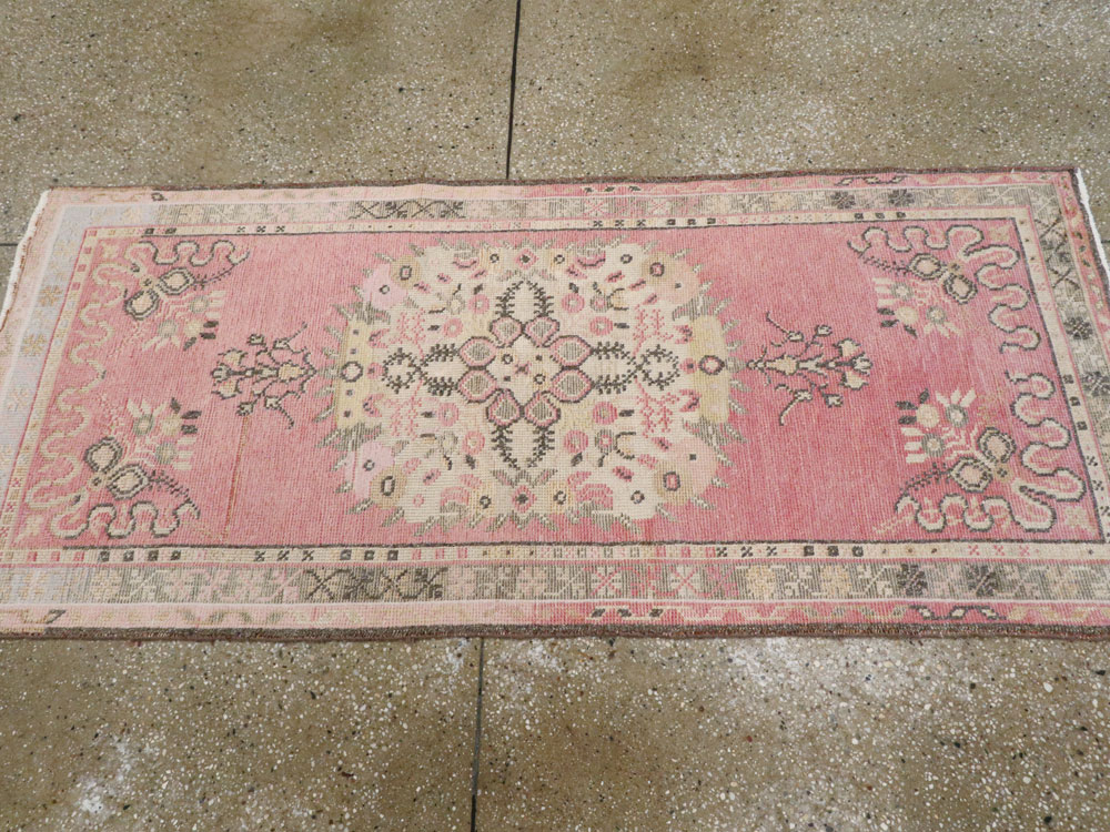 Vintage Turkish Oushak Rug, No.16023 - Staging
