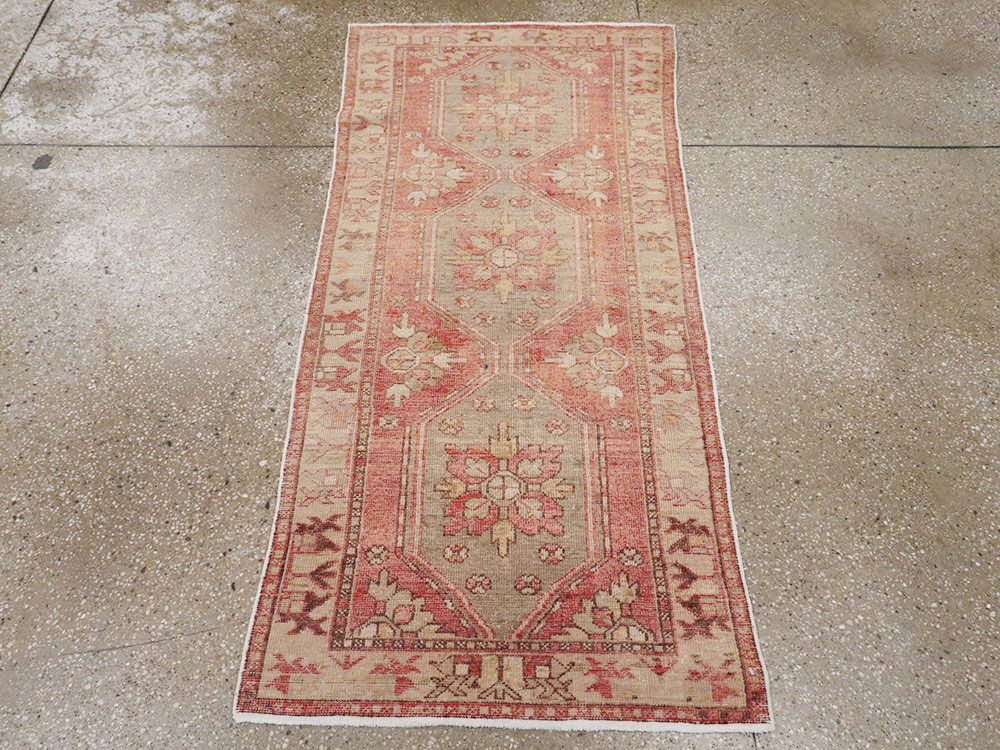 Vintage Turkish Oushak Throw Rug, No.16025 - Staging