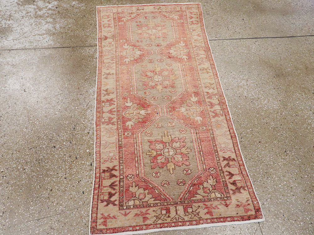 Vintage Turkish Oushak Throw Rug, No.16025 - Staging