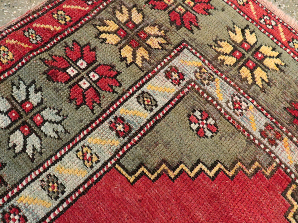 Antique Oushak Rug, No.16027 - Staging