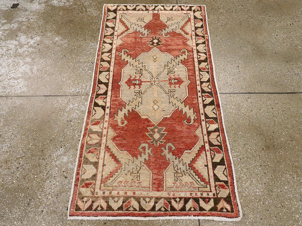 Vintage Turkish Oushak Rug, No.16037 - Staging