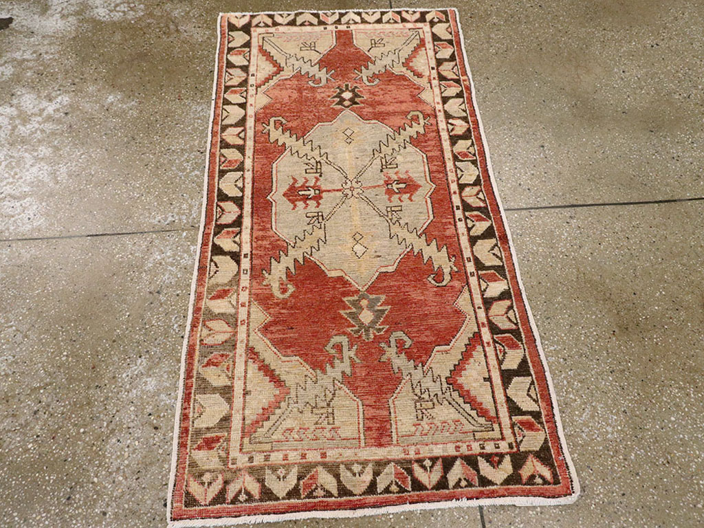 Vintage Turkish Oushak Rug, No.16037 - Staging