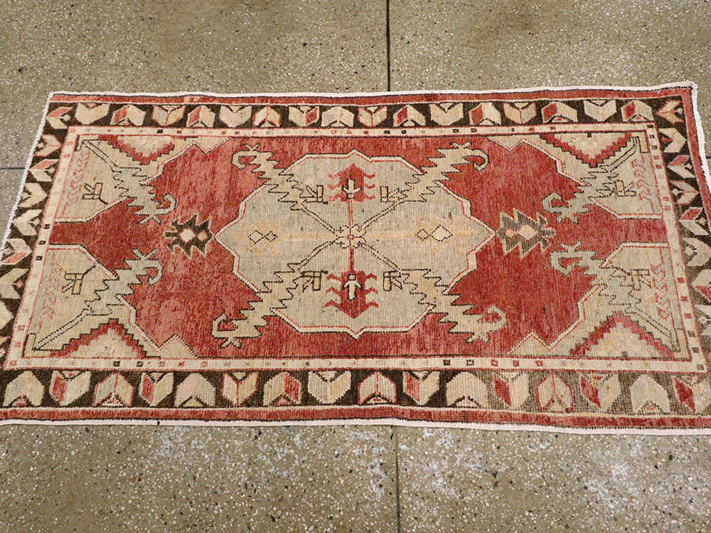 Vintage Turkish Oushak Rug, No.16037 - Staging