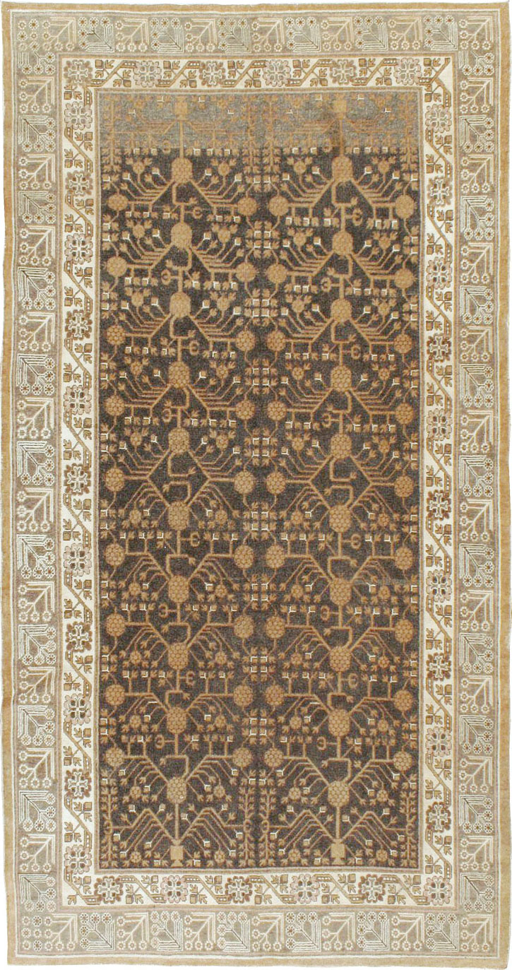Antique East Turkestan Khotan Carpet, No.16049 - Staging