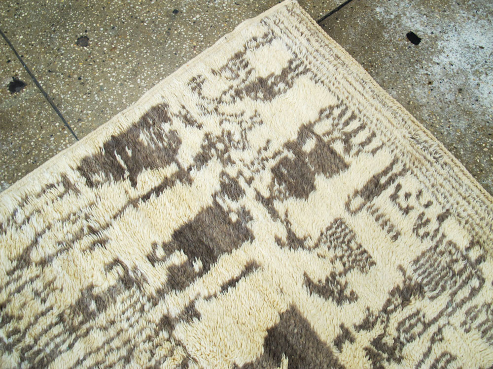 Vintage Moroccan Carpet, No.16086 - Staging