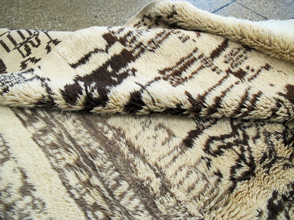 Vintage Moroccan Carpet, No.16086 - Staging