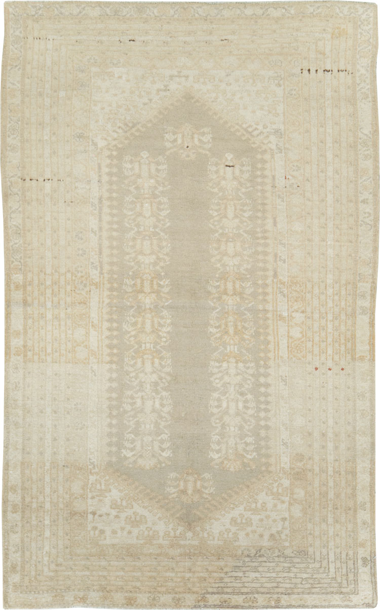 Antique Turkish Ghiordes Rug, No.16105 - Staging