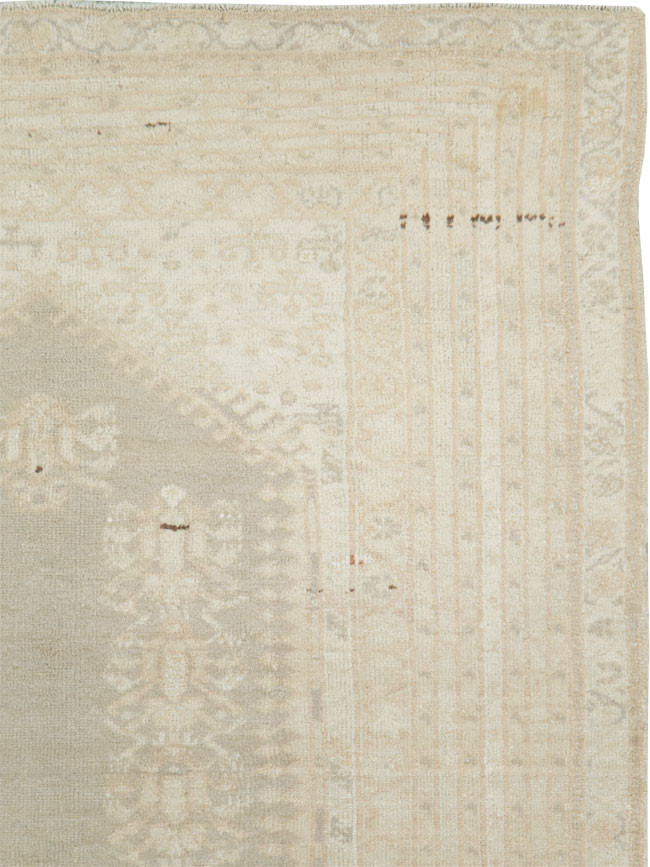 Antique Turkish Ghiordes Rug, No.16105 - Staging