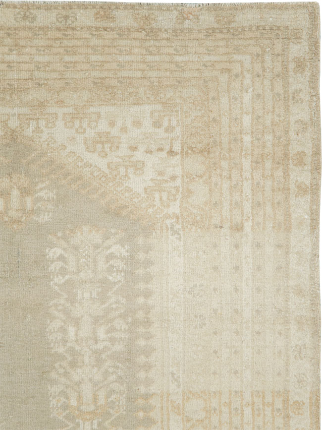 Antique Turkish Ghiordes Rug, No.16105 - Staging