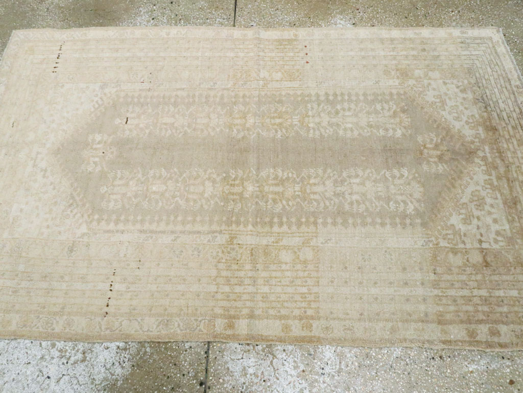 Antique Turkish Ghiordes Rug, No.16105 - Staging