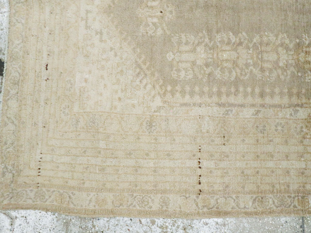 Antique Turkish Ghiordes Rug, No.16105 - Staging