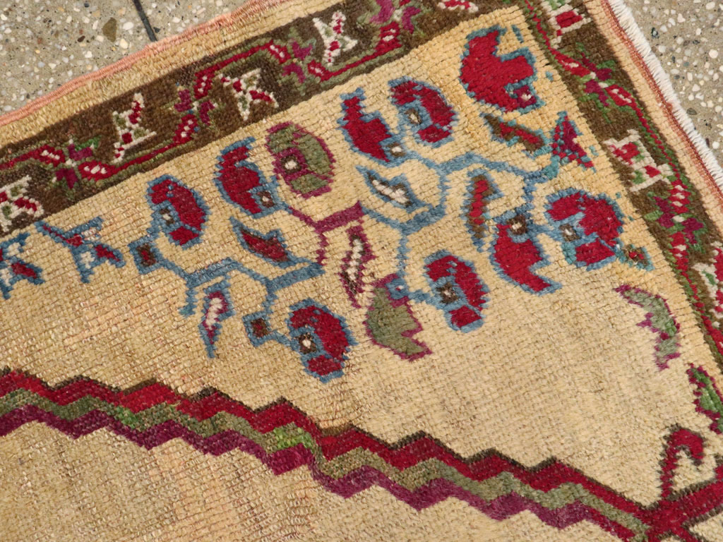 Antique Turkish Ghiordes Prayer Rug, No.16108 - Staging