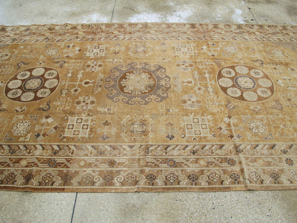 Antique East Turkest Khotan Carpet, No.16118 - Staging