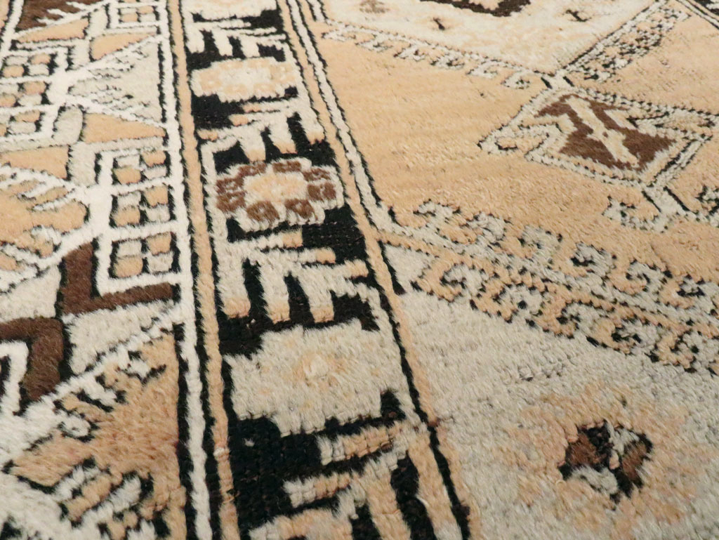 Vintage Turkish Ghiordes Rug, No.16195 - Staging