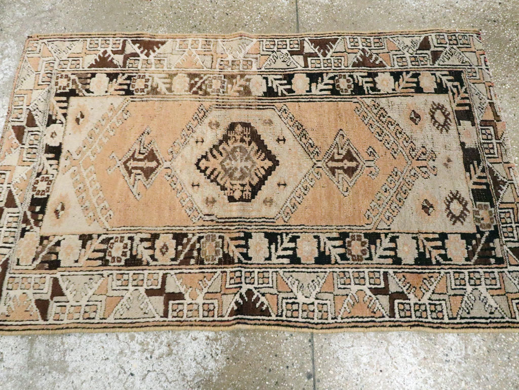 Vintage Turkish Ghiordes Rug, No.16195 - Staging