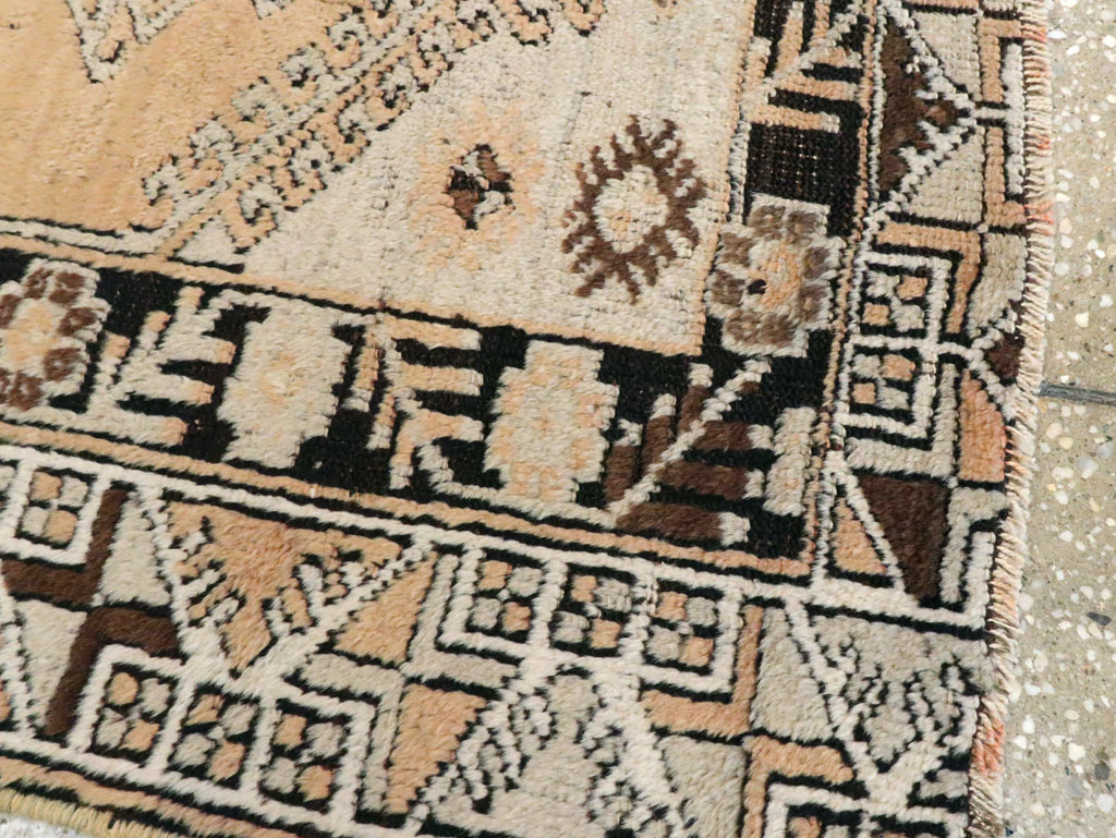 Vintage Turkish Ghiordes Rug, No.16195 - Staging