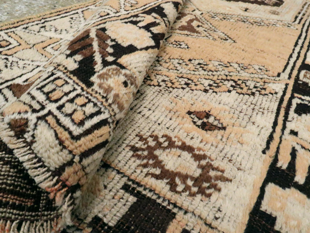 Vintage Turkish Ghiordes Rug, No.16195 - Staging