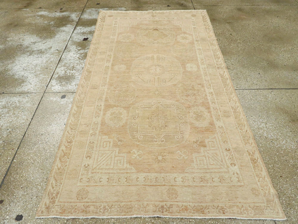 Vintage East Turkestan Khotan Rug, No.16438 - Staging