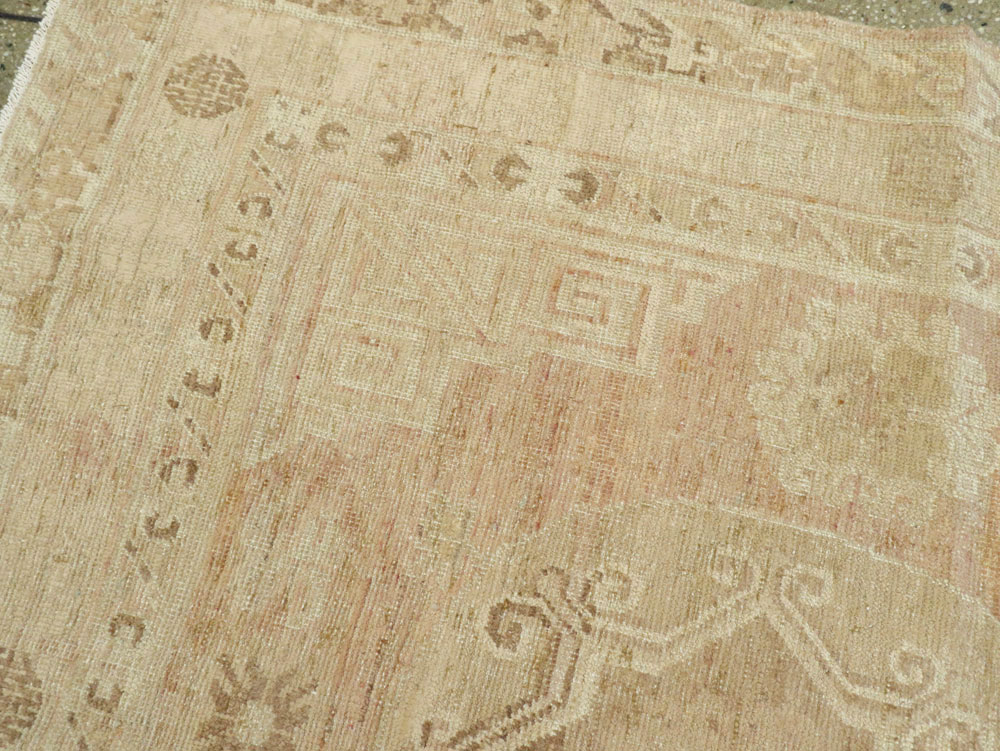 Vintage East Turkestan Khotan Rug, No.16438 - Staging