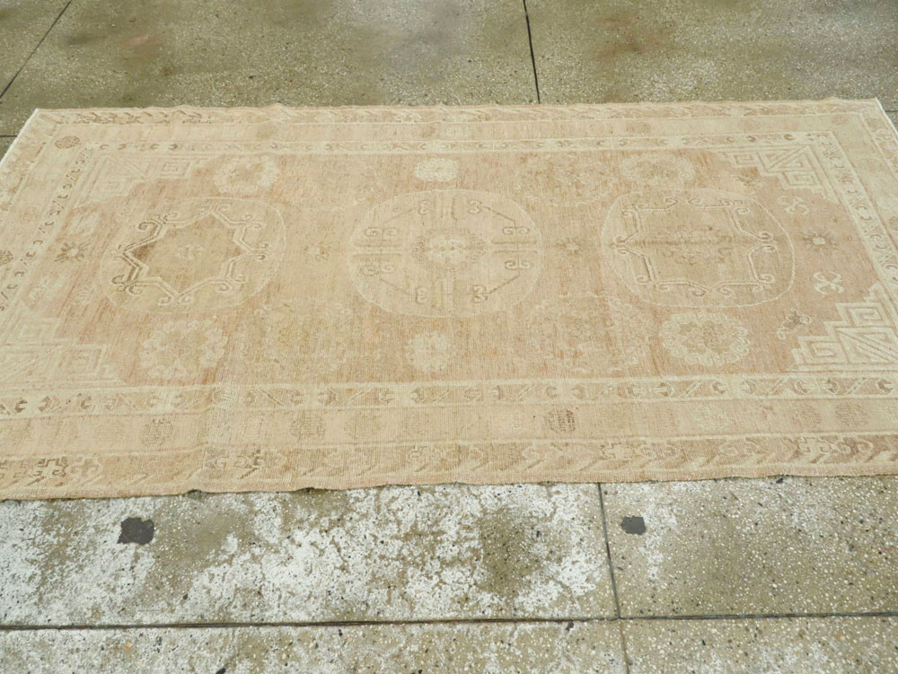 Vintage East Turkestan Khotan Rug, No.16438 - Staging