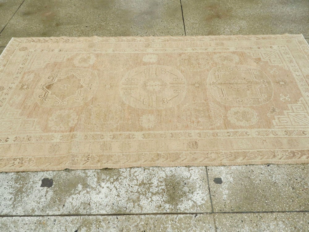 Vintage East Turkestan Khotan Rug, No.16438 - Staging