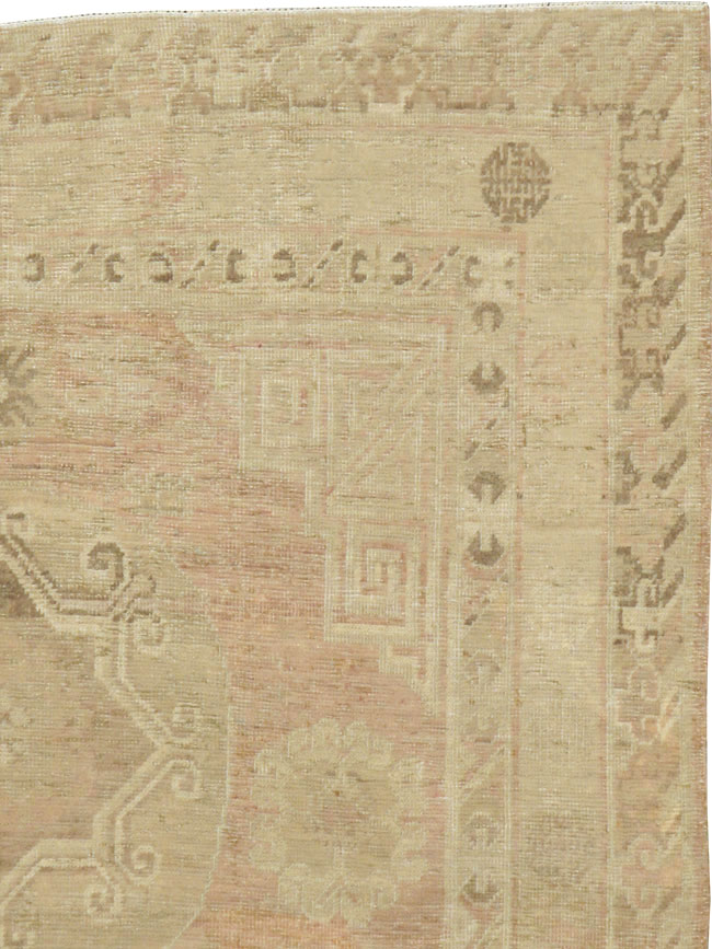 Vintage East Turkestan Khotan Rug, No.16438 - Staging