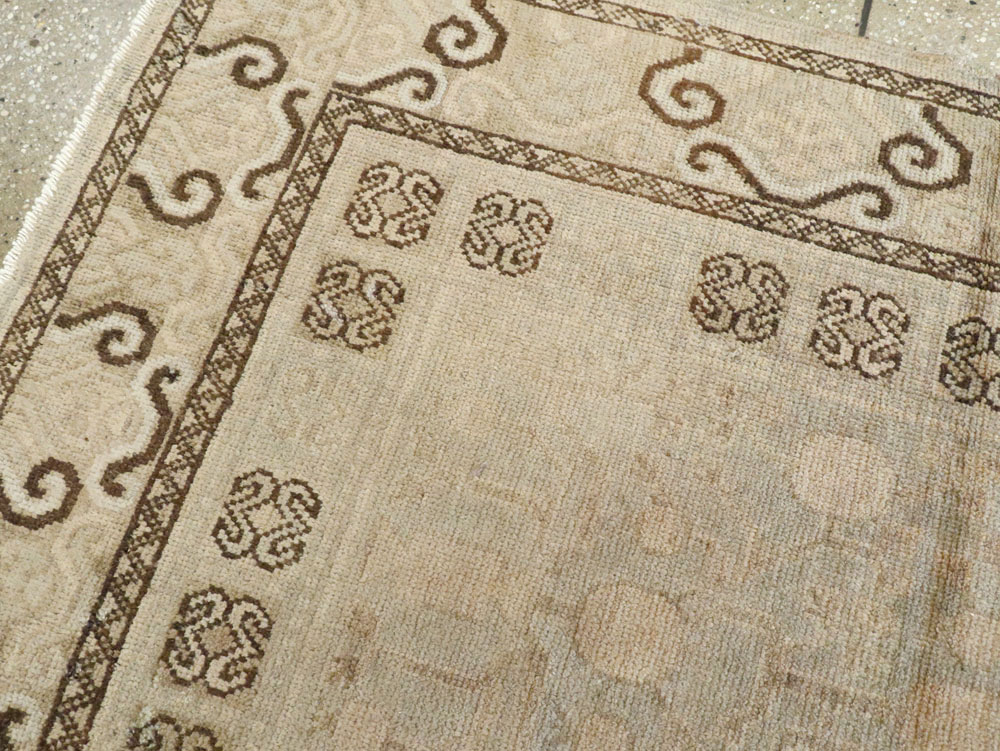 Antique East Turkestan Khotan Rug, No.16471 - Staging