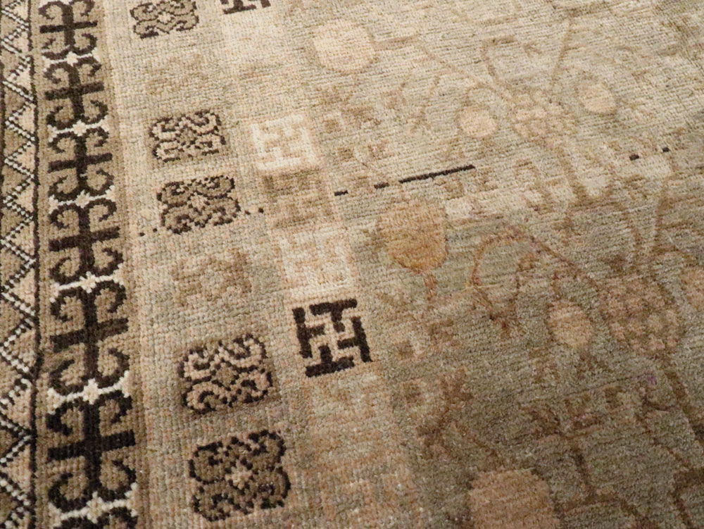 Vintage East Turkestan Khotan Rug, No.16473 - Staging