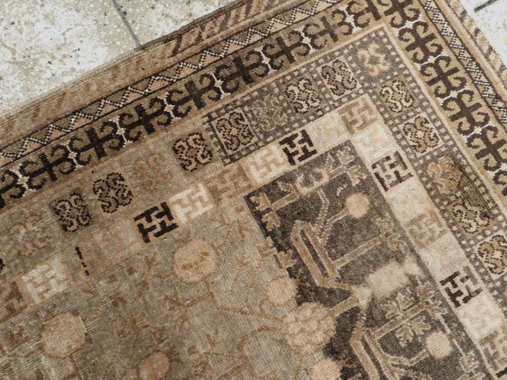 Vintage East Turkestan Khotan Rug, No.16473 - Staging