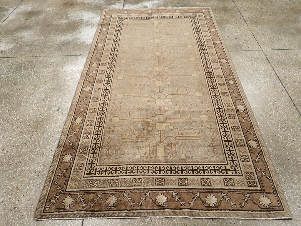 Vintage East Turkestan Khotan Carpet, No.16476 - Staging