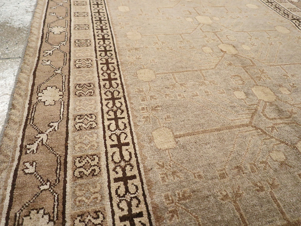 Vintage East Turkestan Khotan Carpet, No.16476 - Staging