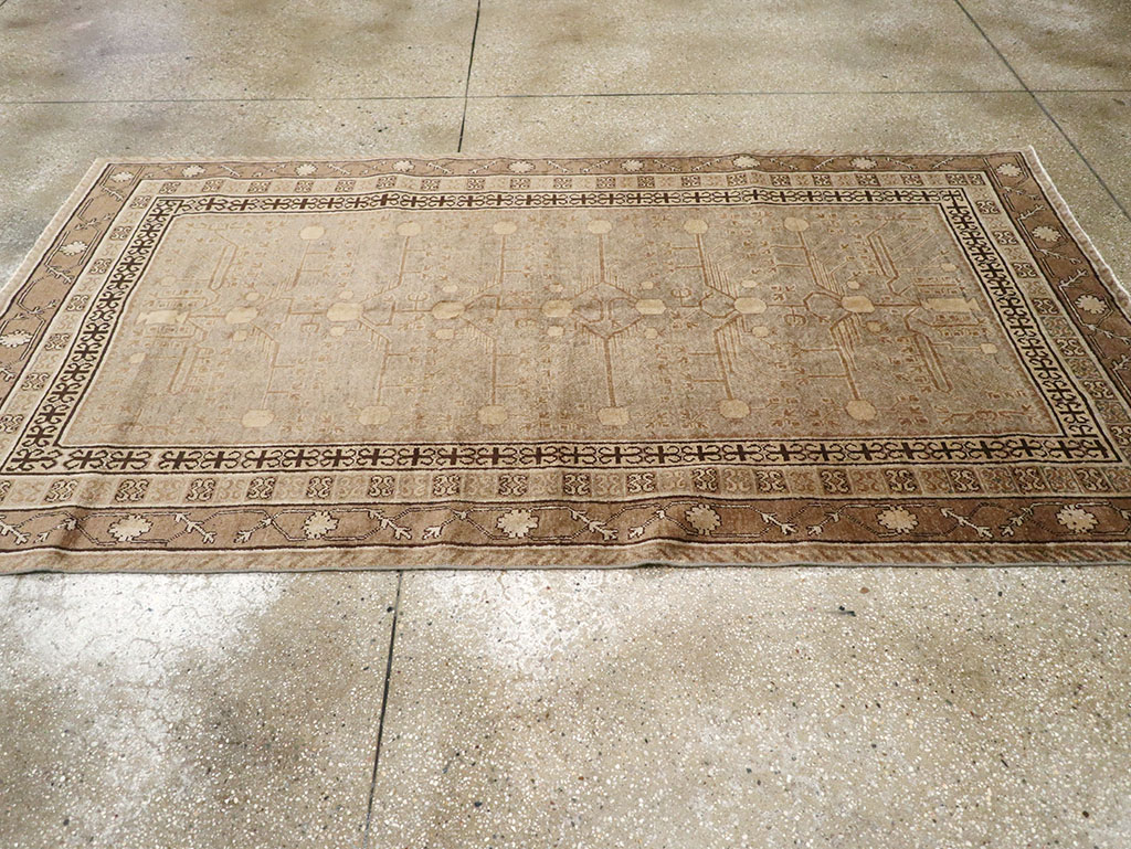 Vintage East Turkestan Khotan Carpet, No.16476 - Staging