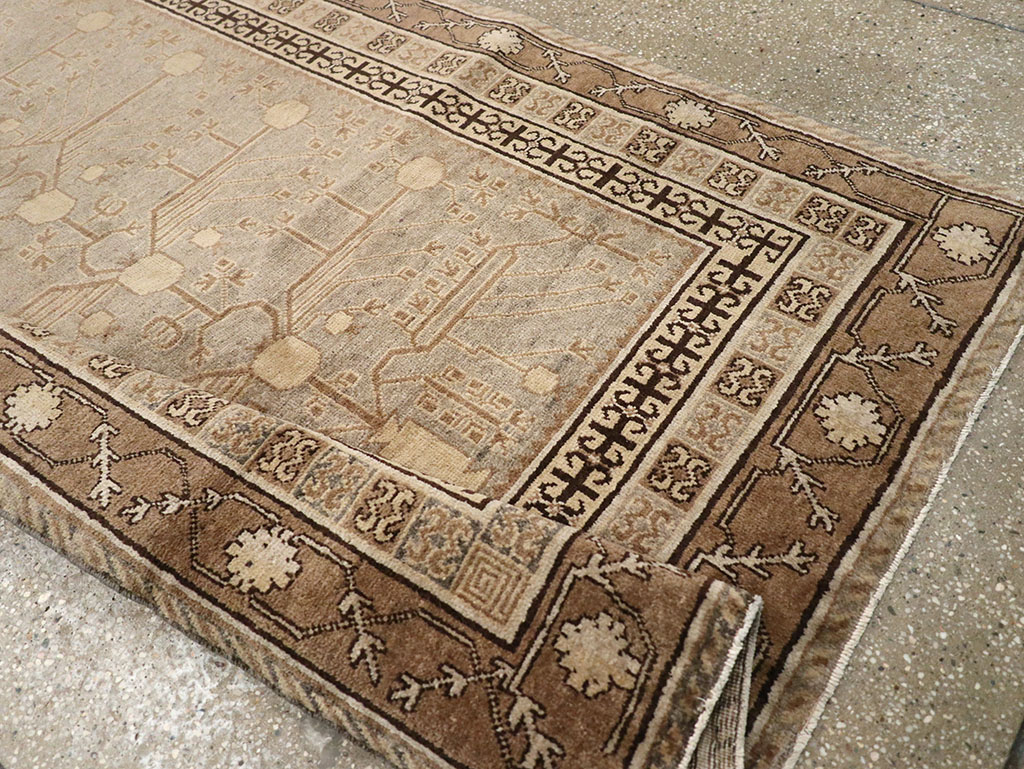 Vintage East Turkestan Khotan Carpet, No.16476 - Staging