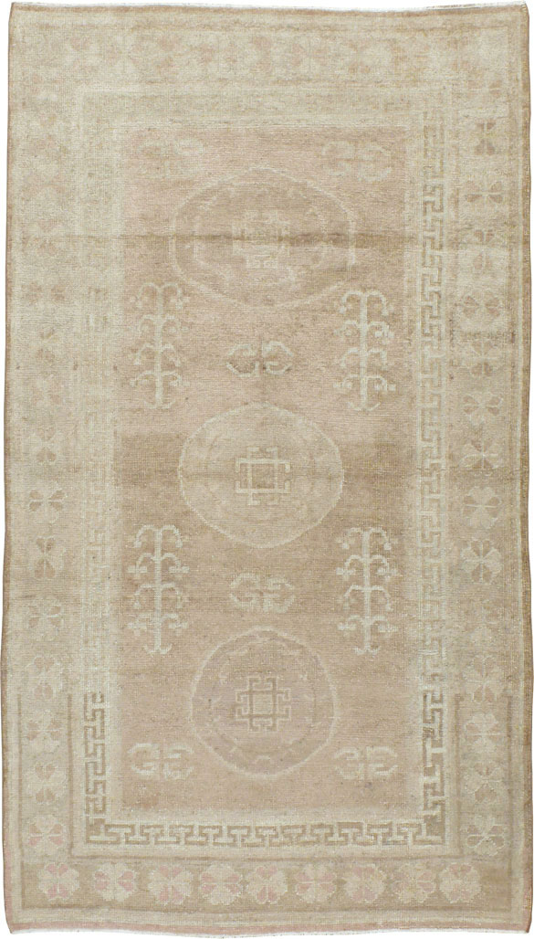 Vintage East Turkestan Khotan Rug, No.16480 - Staging