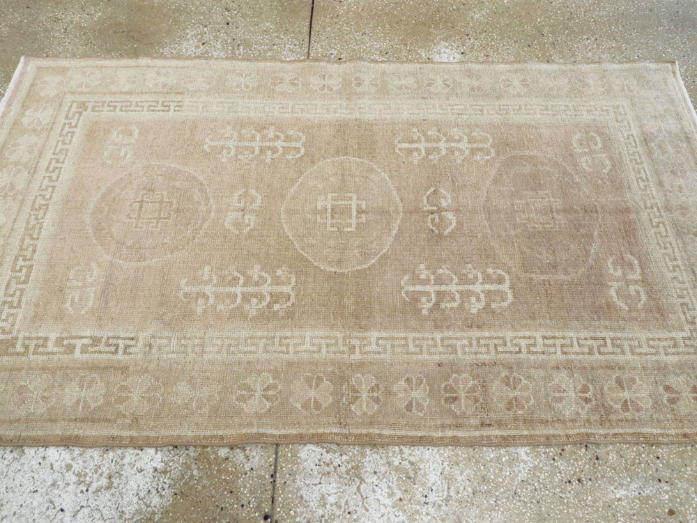 Vintage East Turkestan Khotan Rug, No.16480 - Staging