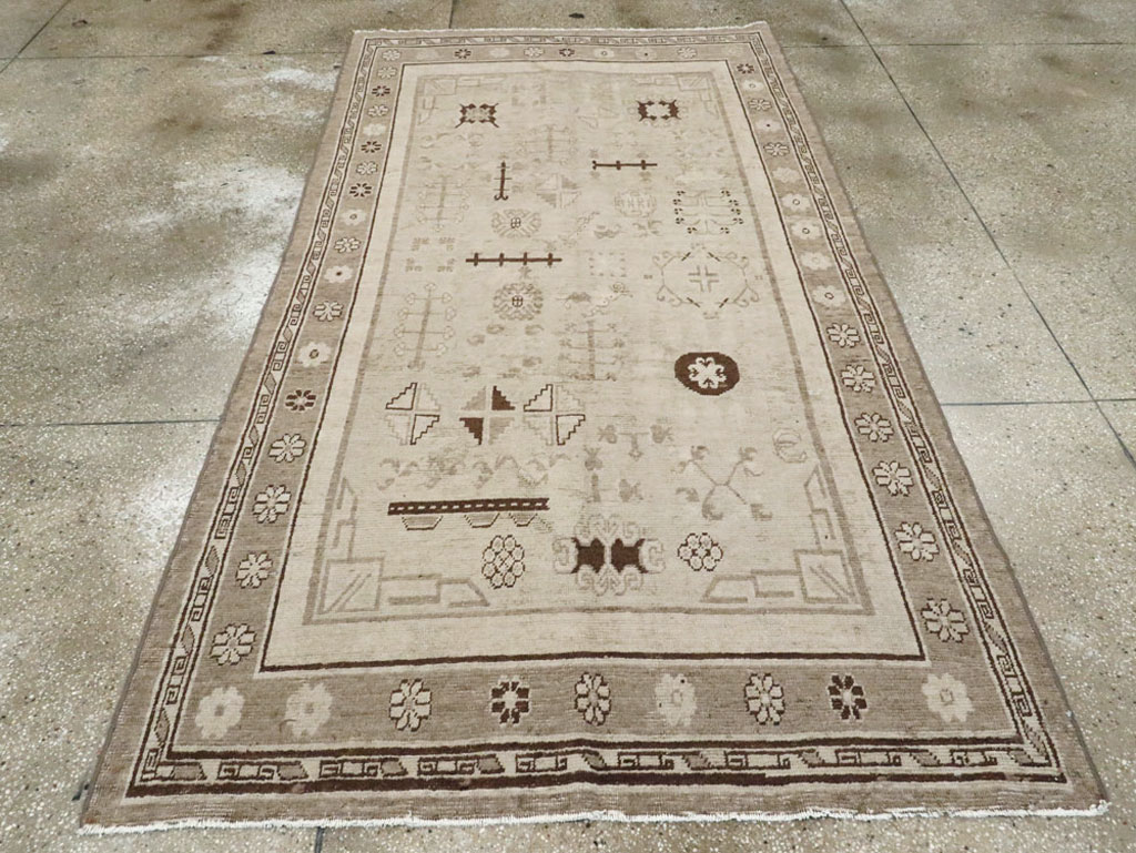 Vintage East Turkestan Khotan Rug, No.16482 - Staging