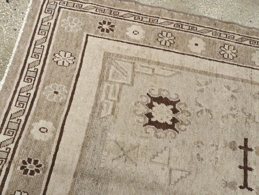 Vintage East Turkestan Khotan Rug, No.16482 - Staging