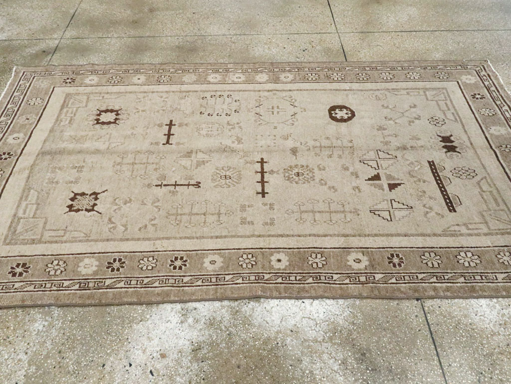 Vintage East Turkestan Khotan Rug, No.16482 - Staging