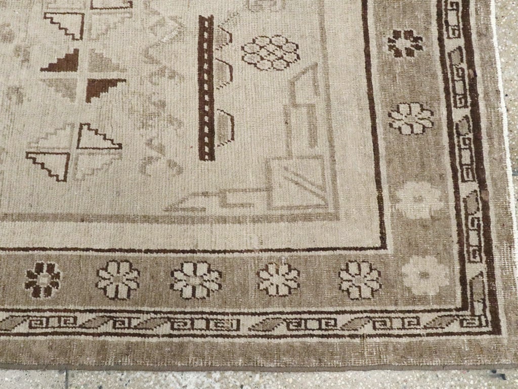 Vintage East Turkestan Khotan Rug, No.16482 - Staging