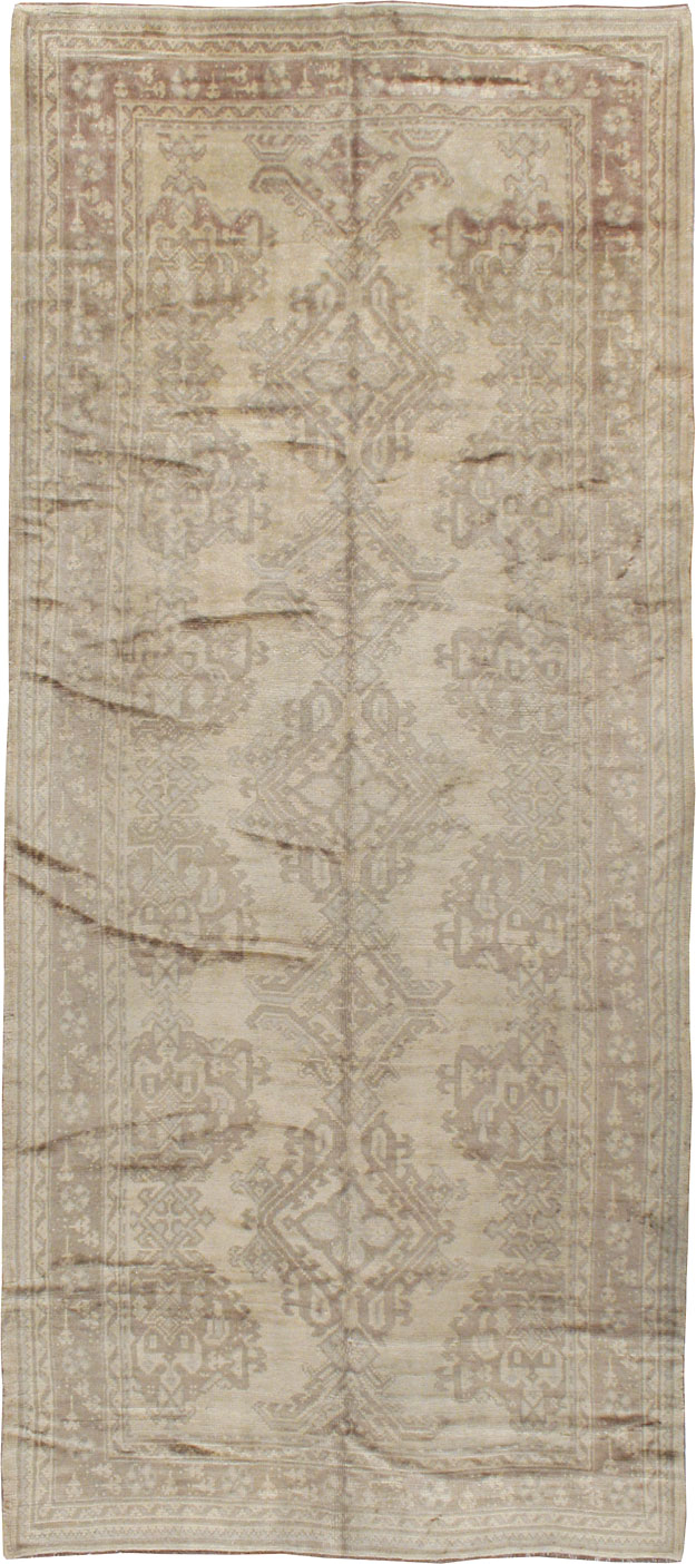 Antique Turkish Oushak Carpet, No.16519 - Staging