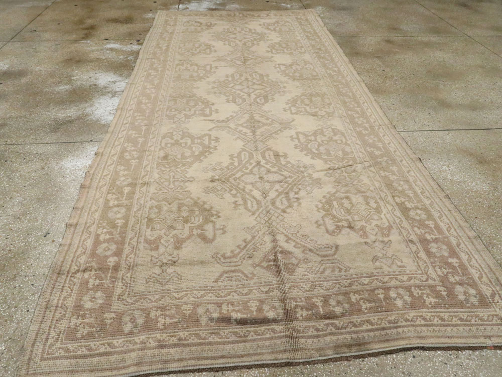 Antique Turkish Oushak Carpet, No.16519 - Staging