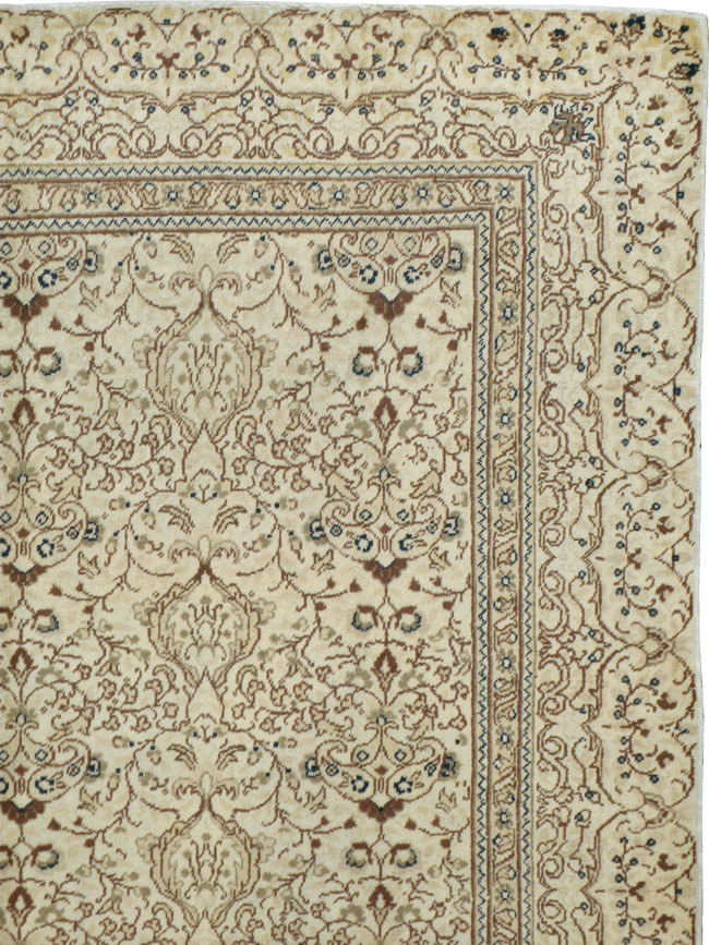 Vintage Turkish Sivas Carpet, No.16818 - Staging